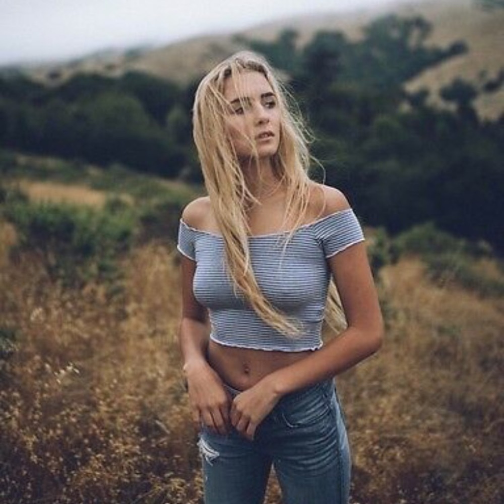 Brandy Melville off the shoulder top